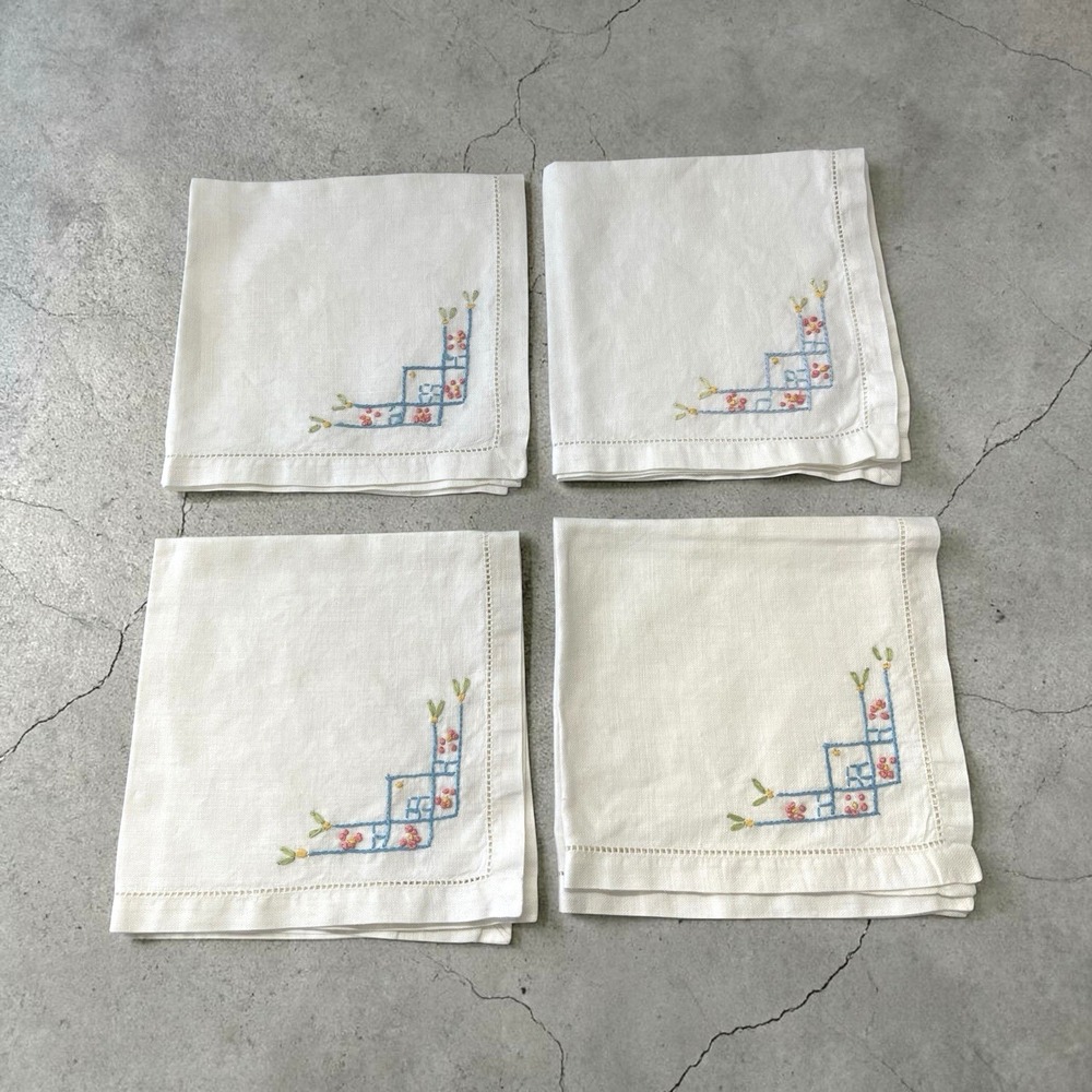 Vintage Hand Embroidered Linen Napkins Floral Corner Cottage Core Set of 4
